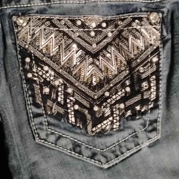 Stylish Blue Denim Jeans with Distressed Pocket - Picture 3 of 4